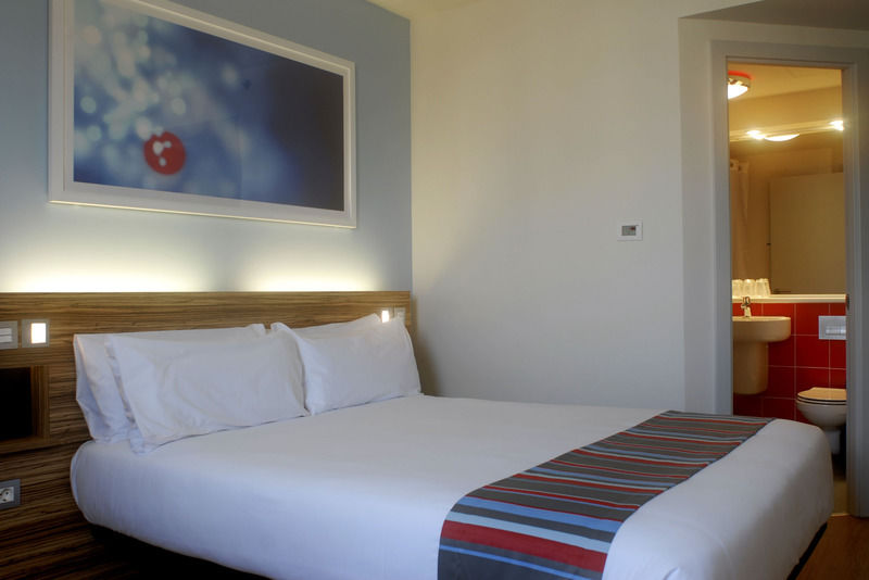 Travelodge London Central Waterloo Экстерьер фото