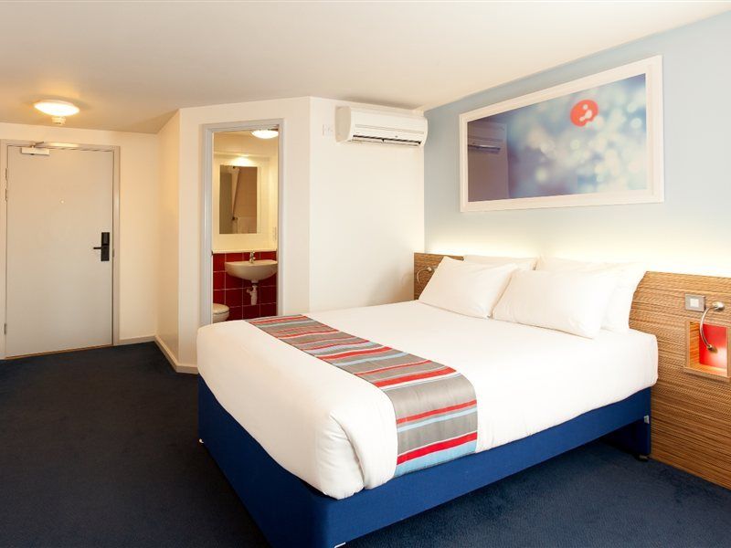 Travelodge London Central Waterloo Экстерьер фото