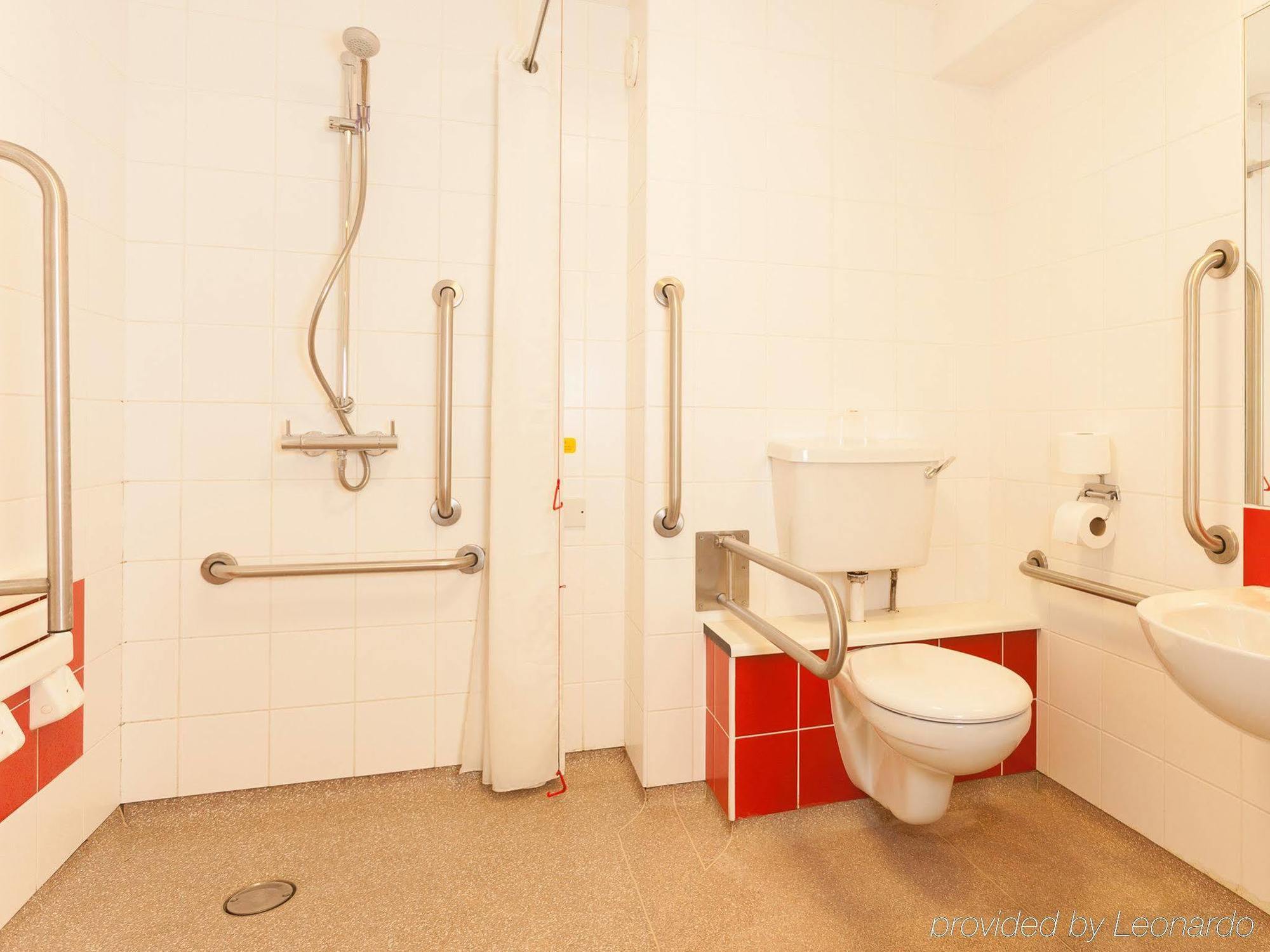 Travelodge London Central Waterloo Экстерьер фото